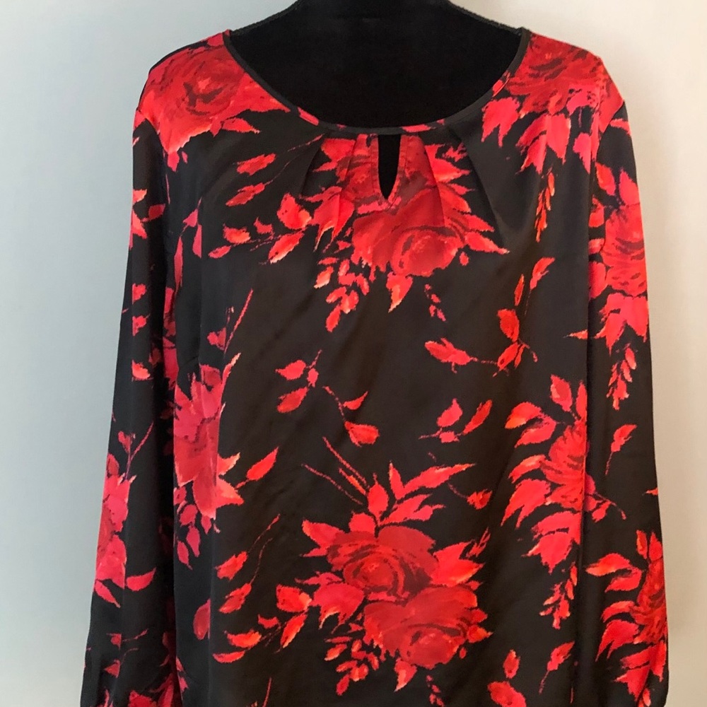 ❤️ SALE!! Talbots blackTunic Blouse w/red roses 🌹